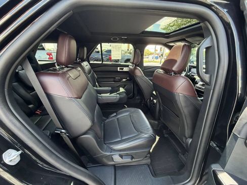 Used 2023 Ford Explorer Platinum w/ Technology Package AWD/4WD image 16