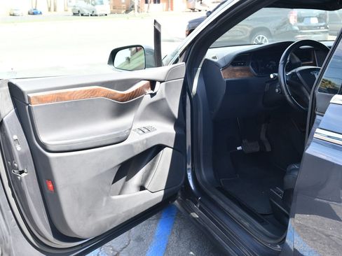 Used 2018 Tesla Model X 100D AWD/4WD image 8