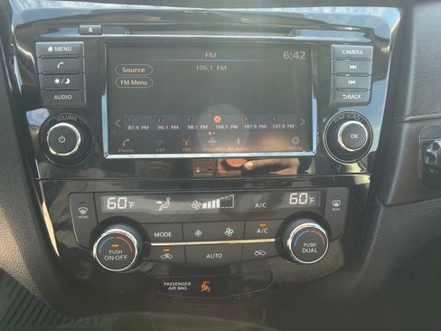 Used 2018 Nissan Rogue SV FWD image 27