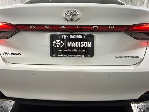 Used 2022 Toyota Avalon Limited w/ Advanced Safety Package FWD image 50