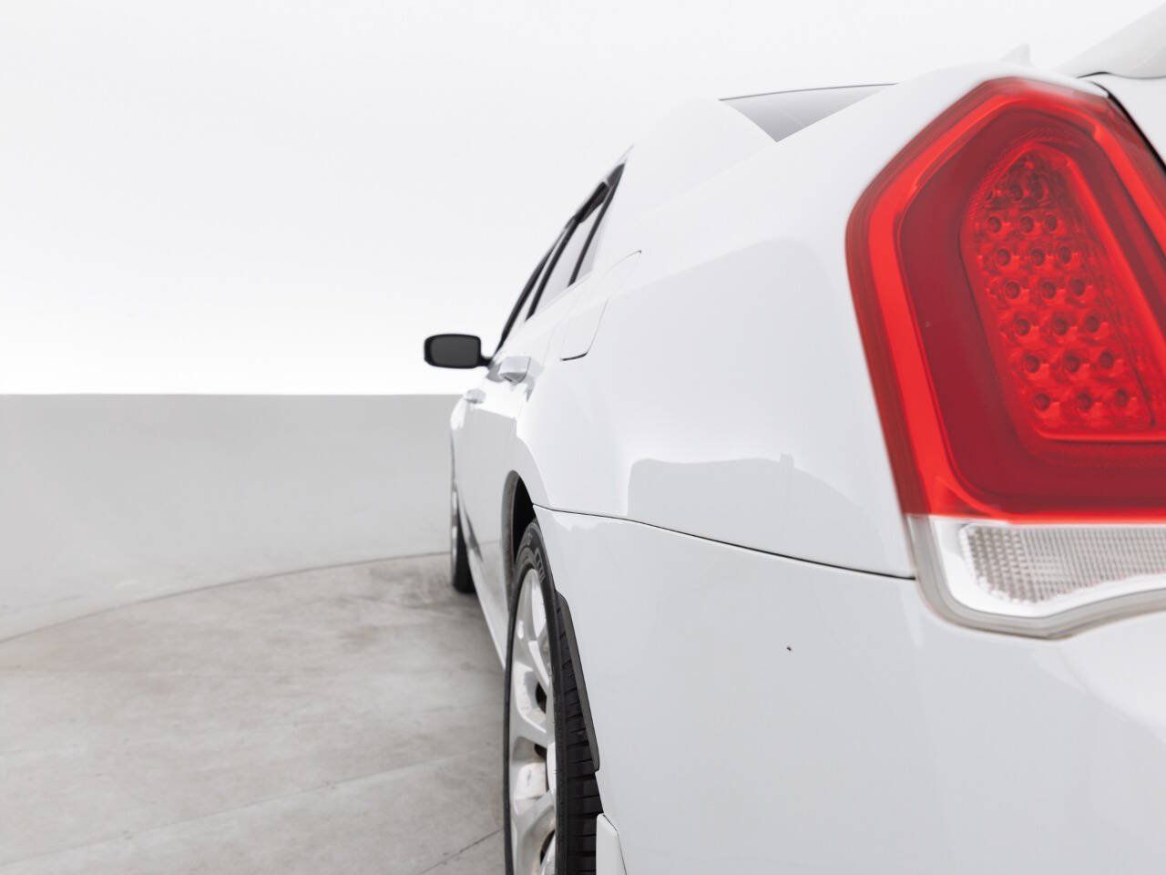 Used 2017 Chrysler 300 C Platinum w/ Safetytec Plus Group RWD image 13
