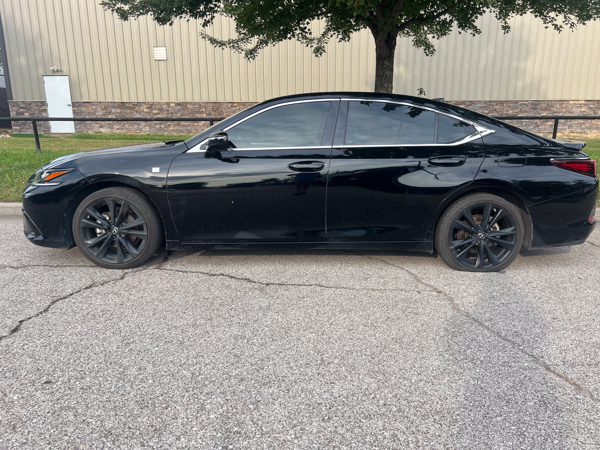 Used 2024 Lexus ES 350 F Sport w/ Accessory Package (Z2) FWD image 9