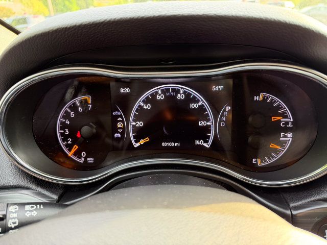 Used 2019 Jeep Grand Cherokee Laredo w/ Security & Convenience Group AWD/4WD image 17