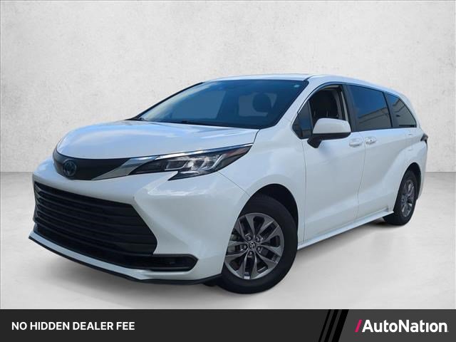 Used 2023 Toyota Sienna LE FWD image 1