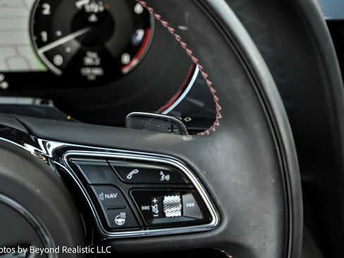 Used 2023 Bentley Bentayga image 40