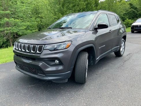 Used 2024 Jeep Compass Latitude w/ Altitude Special Edition AWD/4WD image 4