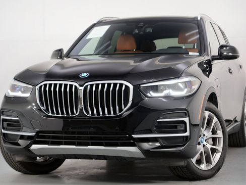 Used 2022 BMW X5 xDrive45e w/ Luxury Seating Package image 3