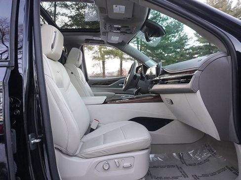 Used 2024 Cadillac Escalade Sport Platinum image 39