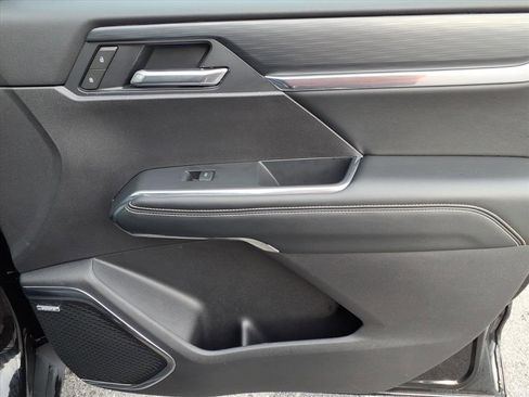 Used 2025 GMC Acadia Elevation image 28