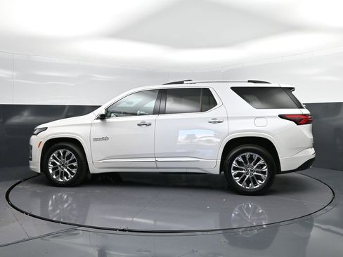 Used 2023 Chevrolet Traverse High Country image 4