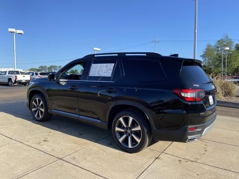 Used 2025 Honda Pilot Elite image 8