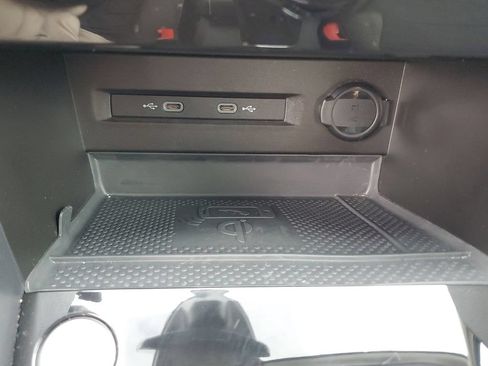 Certified 2023 Volkswagen Taos SE FWD image 30