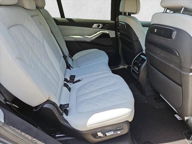 Used 2023 BMW X7 xDrive40i w/ M Sport Package AWD/4WD image 22