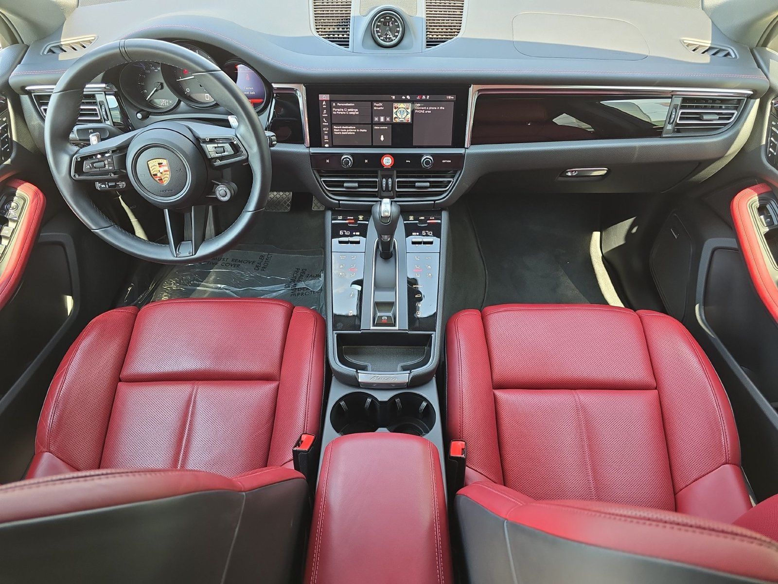 Certified 2026 Porsche Macan Turbo AWD/4WD image 13