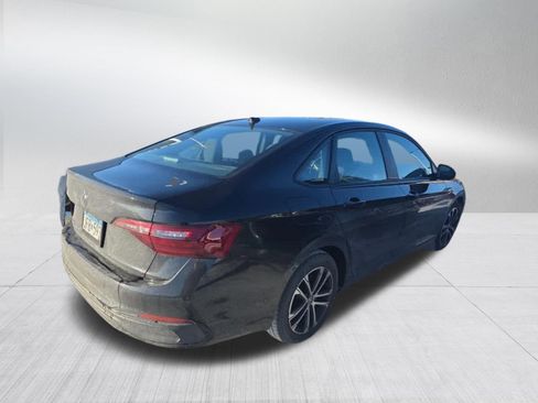 Used 2022 Volkswagen Jetta Sport image 3