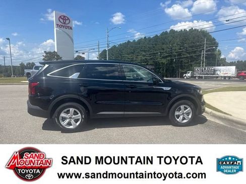 Used 2023 Kia Sorento LX AWD/4WD image 2