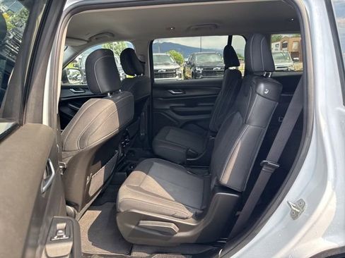 Used 2023 Jeep Grand Cherokee L Laredo AWD/4WD image 16