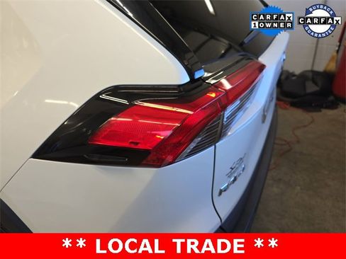 Used 2021 Toyota RAV4 XLE Premium image 25