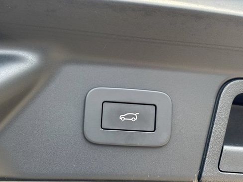 Used 2023 Land Rover Range Rover Velar R-Dynamic S AWD/4WD image 8