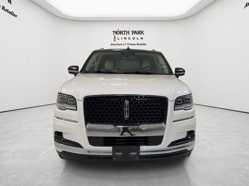Used 2023 Lincoln Navigator L Black Label AWD/4WD image 8