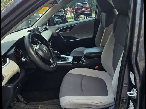 Used 2019 Toyota RAV4 XLE FWD image 18
