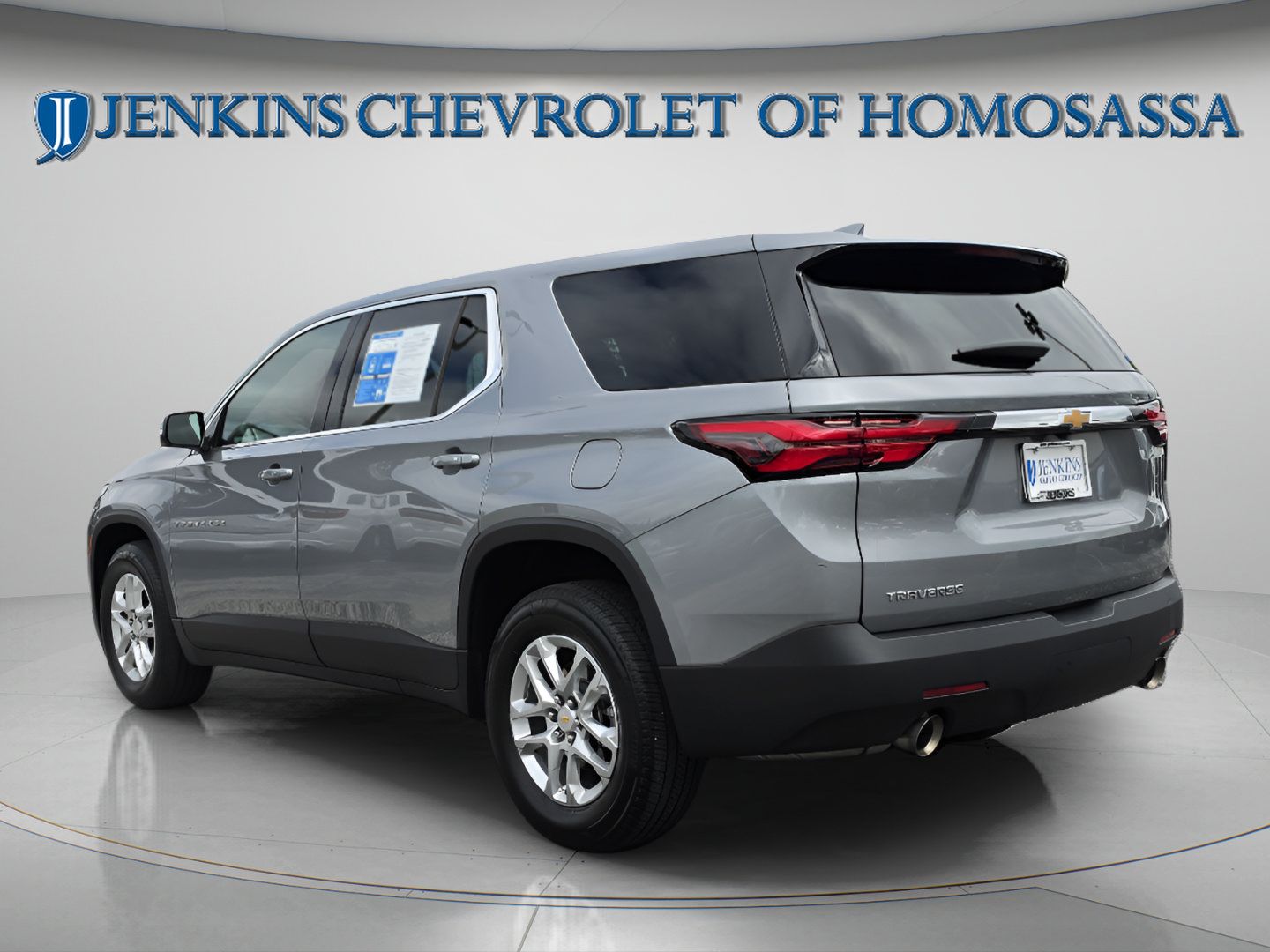 Used 2023 Chevrolet Traverse LS w/ Safety Package FWD image 7