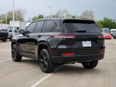 Used 2023 Jeep Grand Cherokee Altitude AWD/4WD image 5