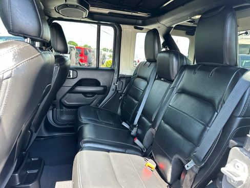 Used 2021 Jeep Wrangler Unlimited Sahara AWD/4WD image 17