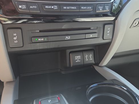 Used 2016 Honda Pilot Touring image 28