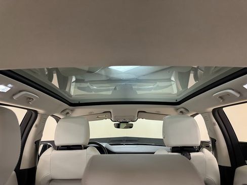 Used 2022 Land Rover Discovery Sport SE image 23