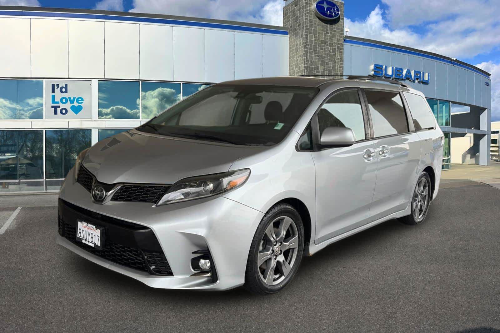 Used 2020 Toyota Sienna SE w/ Preferred Accessory Package FWD image 1