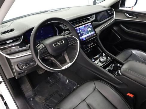 Used 2023 Jeep Grand Cherokee 4WD 4xe image 12