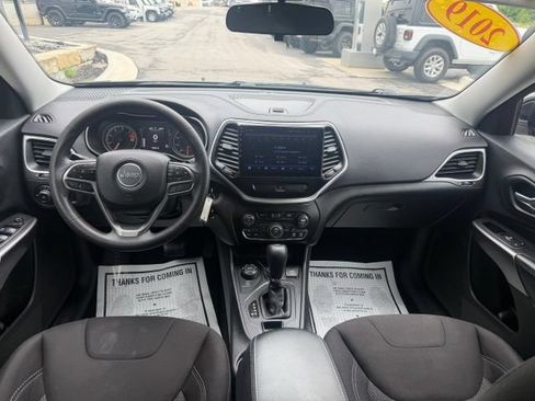 Used 2019 Jeep Cherokee Latitude w/ Popular Appearance Group AWD/4WD image 13