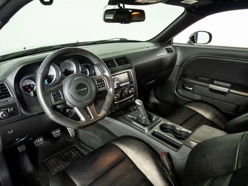 Used 2014 Dodge Challenger R/T RWD image 4