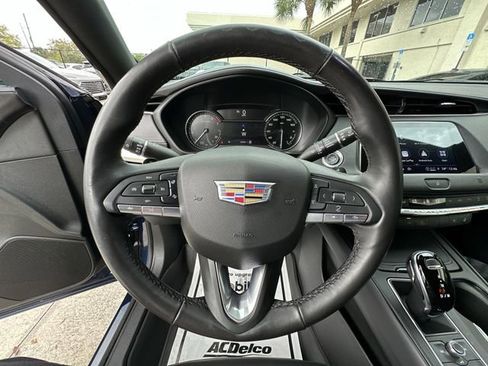 Used 2021 Cadillac XT4 Premium Luxury image 22