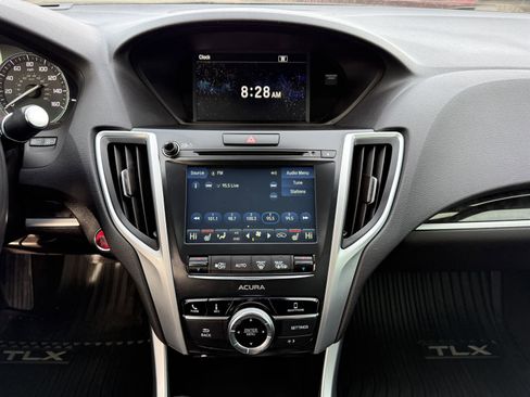 Used 2018 Acura TLX image 18