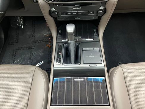 Used 2023 Lexus GX 460 Premium image 11