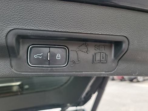 Used 2024 Ford Explorer XLT w/ Equipment Group 202A AWD/4WD image 11