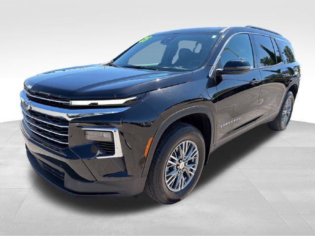 Used 2025 Chevrolet Traverse LT FWD image 3