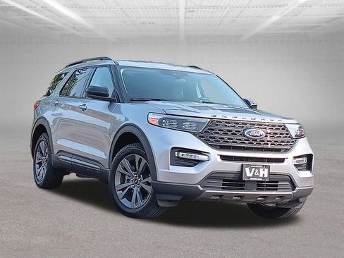 Used 2023 Ford Explorer XLT w/ Equipment Group 202A AWD/4WD image 1