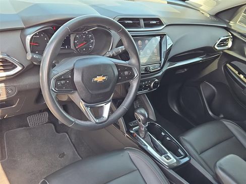 Certified 2021 Chevrolet TrailBlazer LT w/ Premium Seating Package FWD image 2