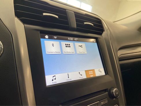 Used 2017 Ford Fusion SE image 25