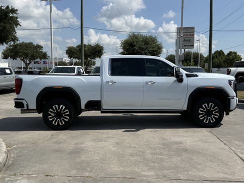 Used 2026 GMC Sierra 2500 Denali Ultimate AWD/4WD image 3