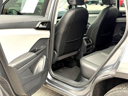 Certified 2022 Volkswagen Taos SE image 26