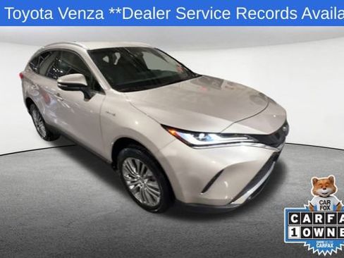 Used 2021 Toyota Venza Limited image 2