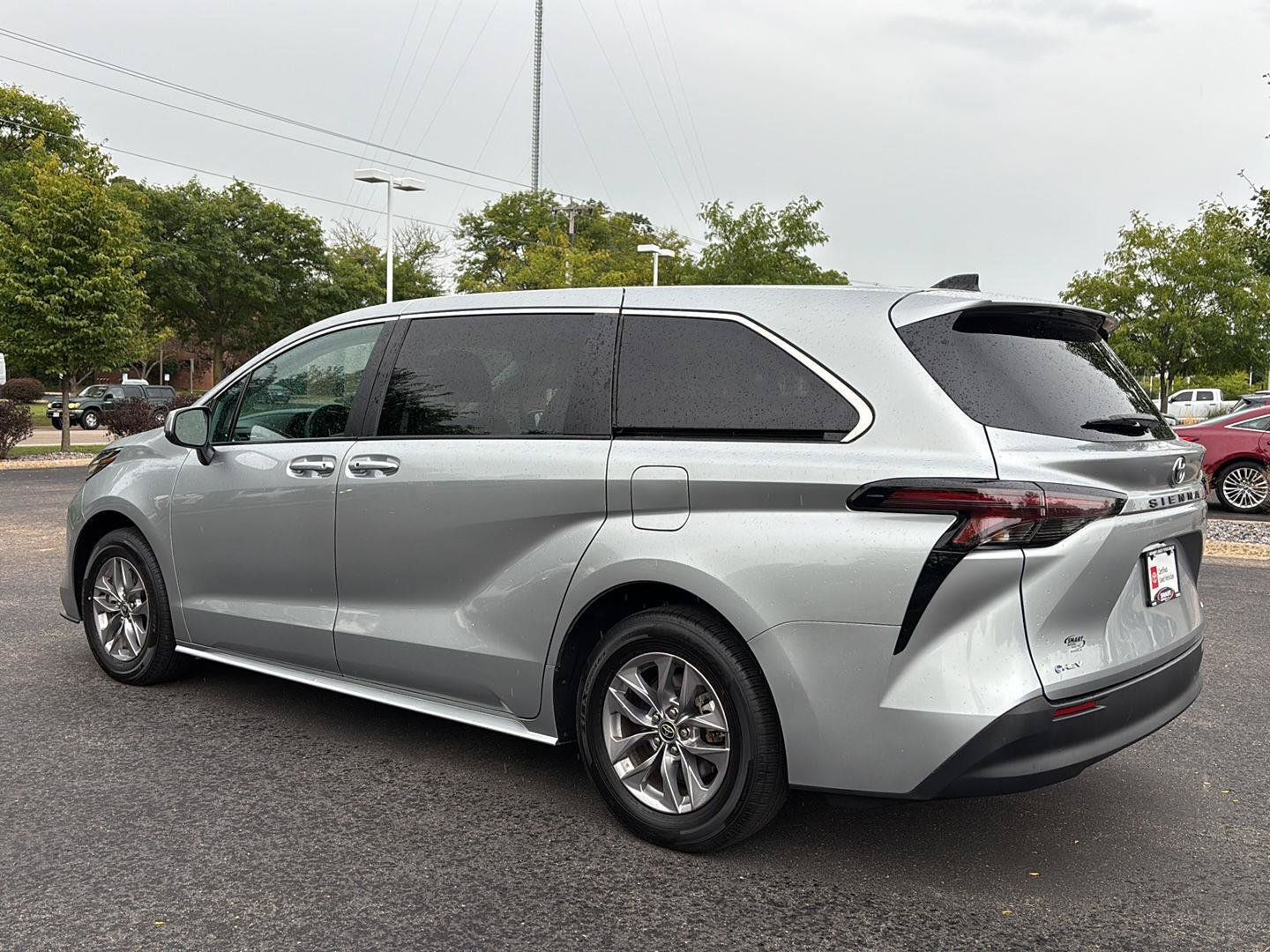 Used 2025 Toyota Sienna LE FWD image 23