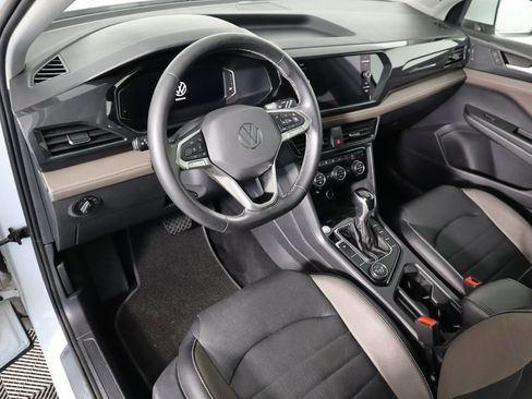 Used 2022 Volkswagen Taos SEL w/ Panoramic Sunroof Package image 9