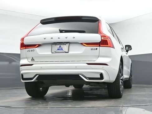 Used 2024 Volvo XC60 B5 Ultimate w/ Protection Package Premier AWD/4WD image 44