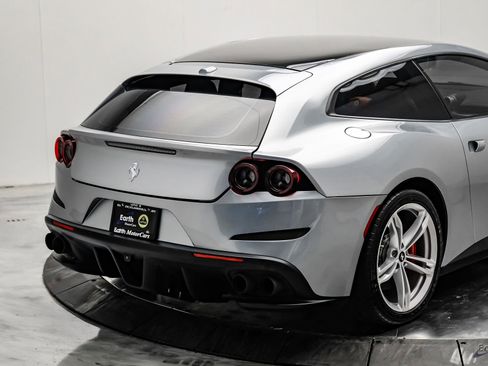 Used 2018 Ferrari GTC4Lusso AWD/4WD image 21