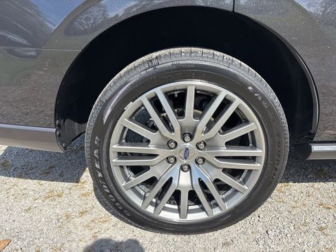 Used 2022 Ford Expedition Limited image 11
